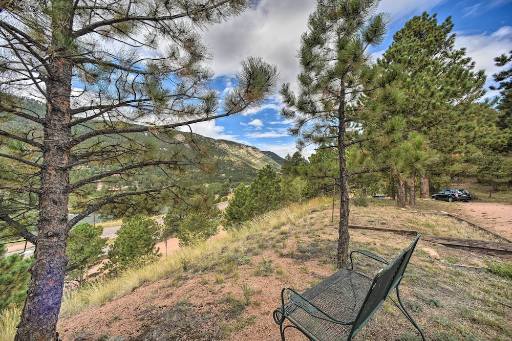 Homey Mtn View Escape: 11 Mi to Garden of the Gods view 2