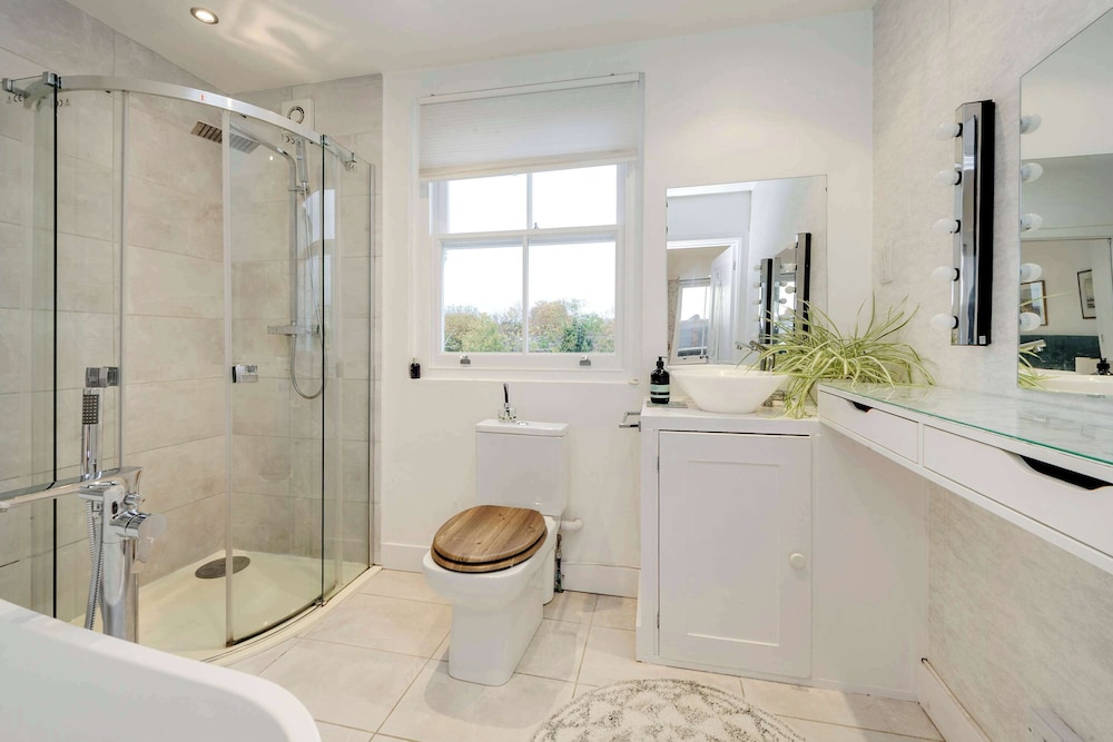 3 bed Home in Battersea With Garden