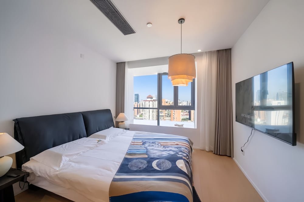 Shanghai Hills & Fan Stay