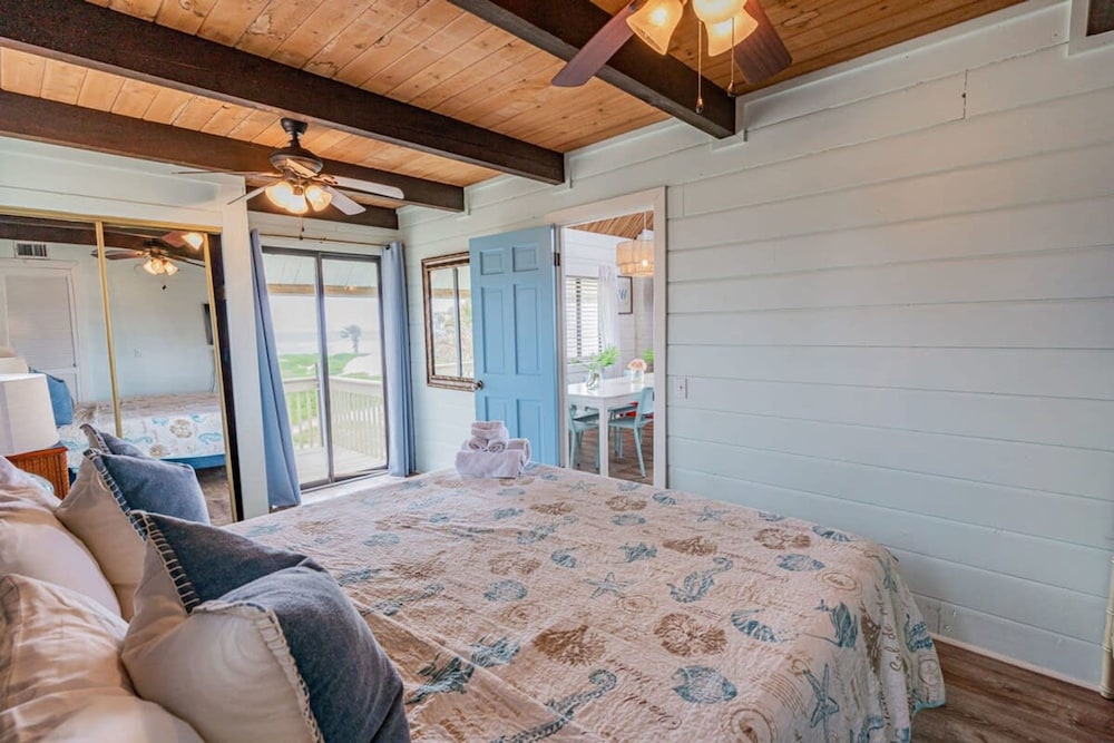 Pelican Beach Private Ocean Front Beach House- Sleeps 10 Bring Your Surf Boards