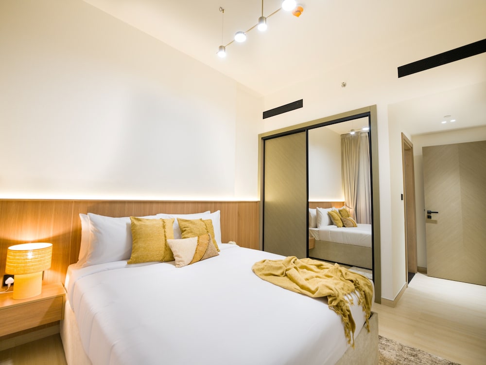 Easygo- Stylish 1bdr Binghatti Corner