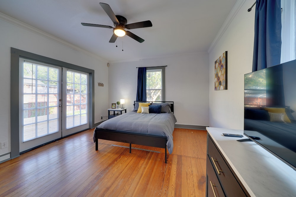 4 Mi to Downtown! Cozy Bungalow in San Antonio