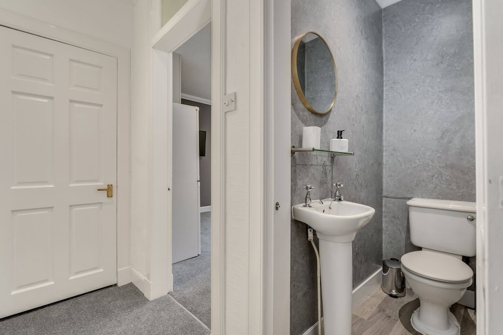 Garden Flat - Stylish - Modern Flat - Near Balloch view 3