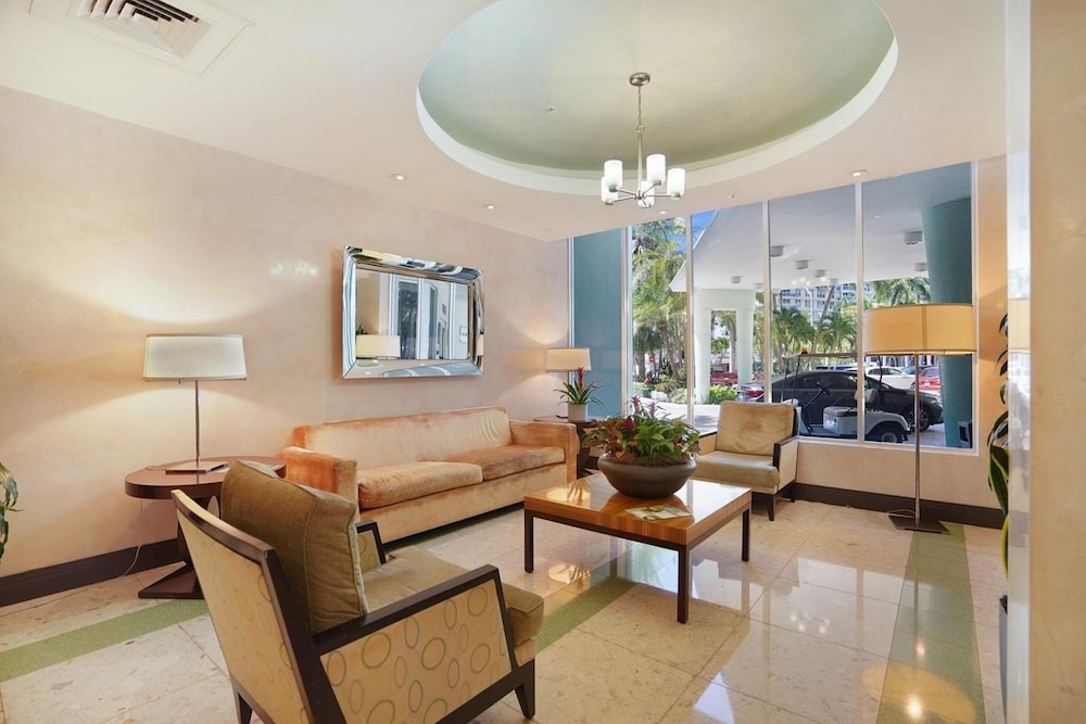 GLOBALSTAY Tides Hollywood Beach Retreat