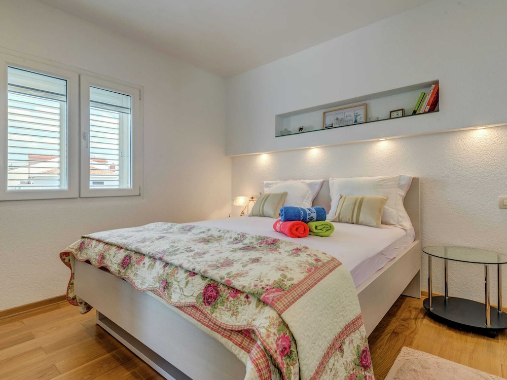 Apartment in Arbanija With Terrace view 4