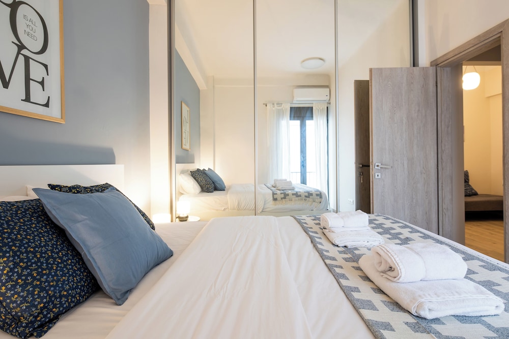 The Beatles 2-BR Apartment in Athens