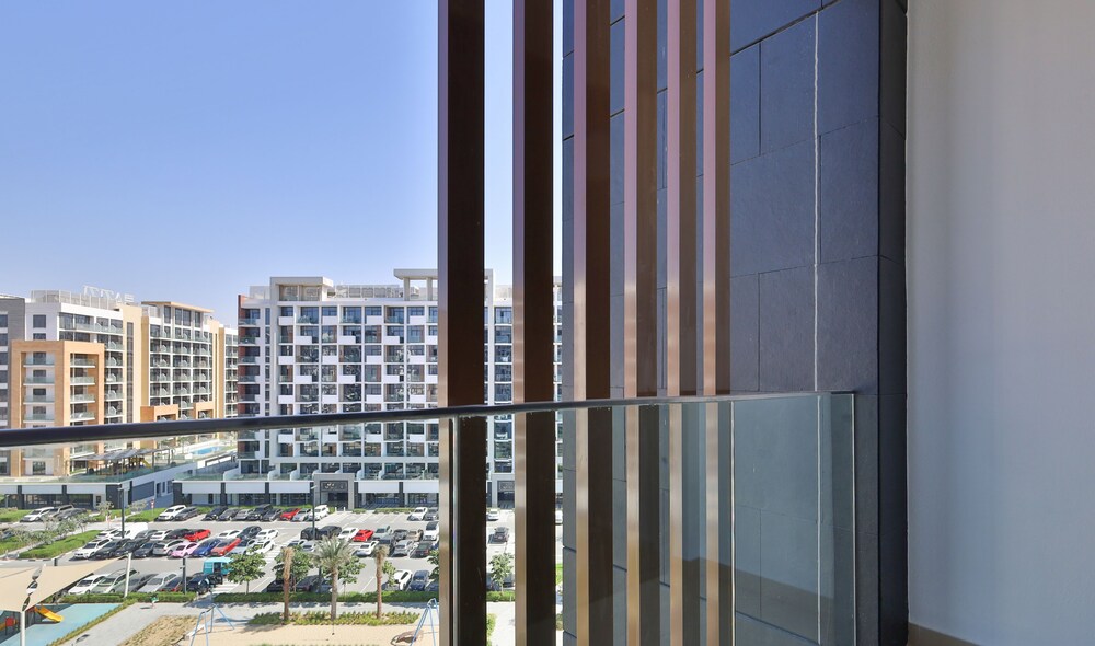 Modern Elegance Studio in Azizi Riviera