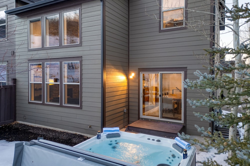 Abigail Drive Year-round Retreat With Hot Tub Near Park City Adventures Skiing