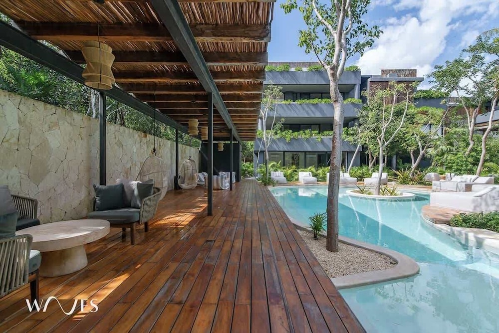 2BR W/private Pool - Steps Away From the Beach