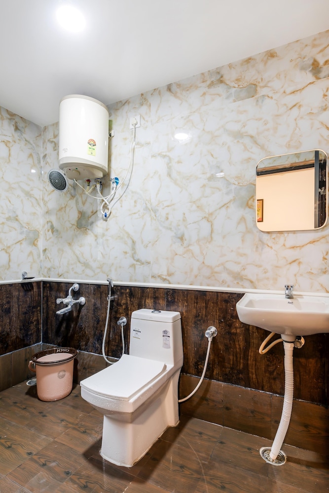 Diamond Suites Service Apartment