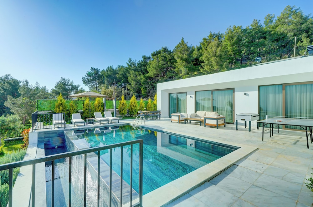 Pluto-1 PLANET LUXURY VILLAS