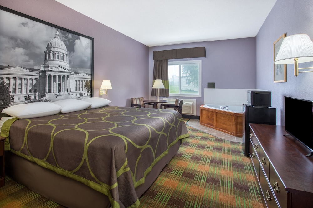 Super 8 by Wyndham Sweet Springs - Property Image 3