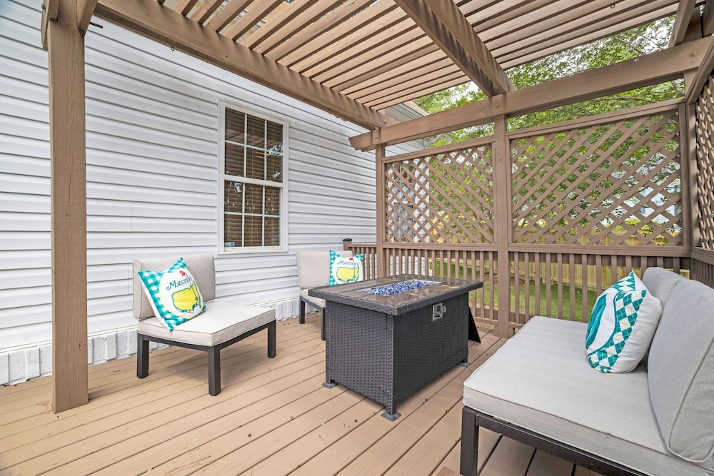 Augusta Getaway Near Masters Porch Swing Deck