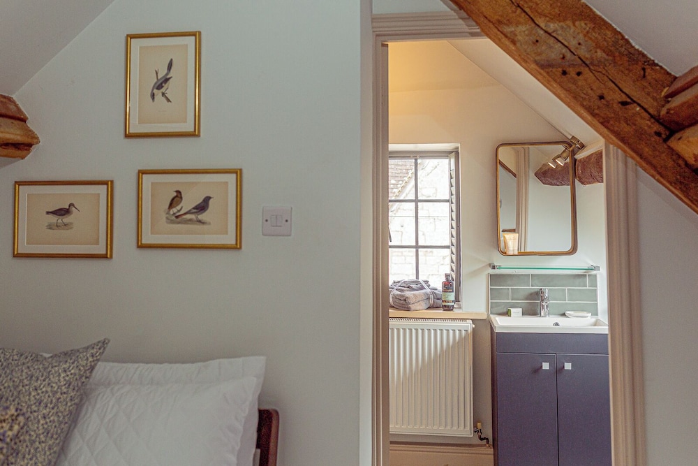 Mill House Cottage Star Stay on Cotswold view 3