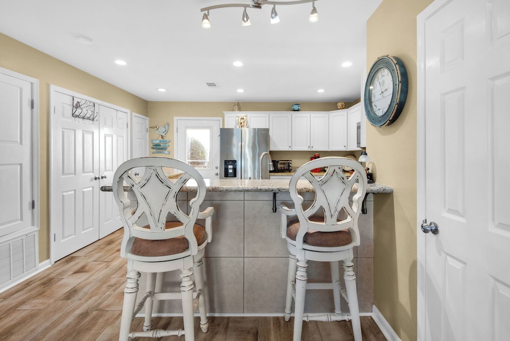 Woodland Shores 37: Steps to Beach, 2 Pools + Free Attraction Tickets!