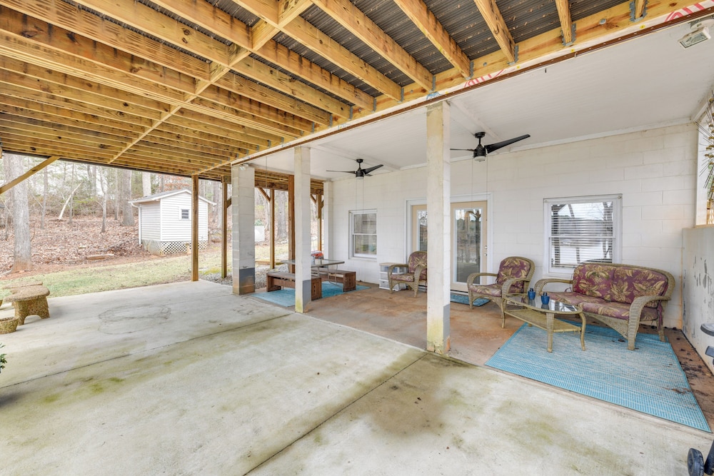 Lakefront Retreat w/ Dock, Patio & Grill in Bracey