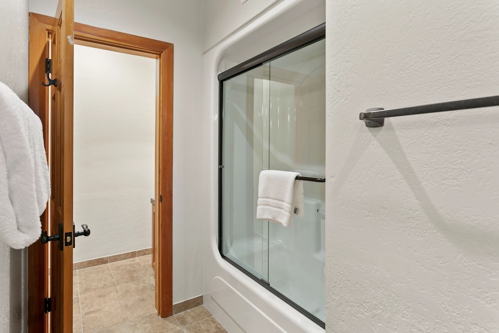 Queen Esther Drive Home at Deer Valley Resort - 4 Bedroom Home with Hot Tub #2436 4 Condo