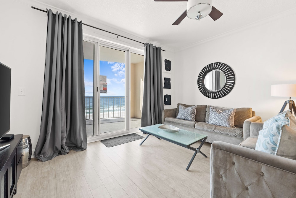 Twin Palms by Book That Condo