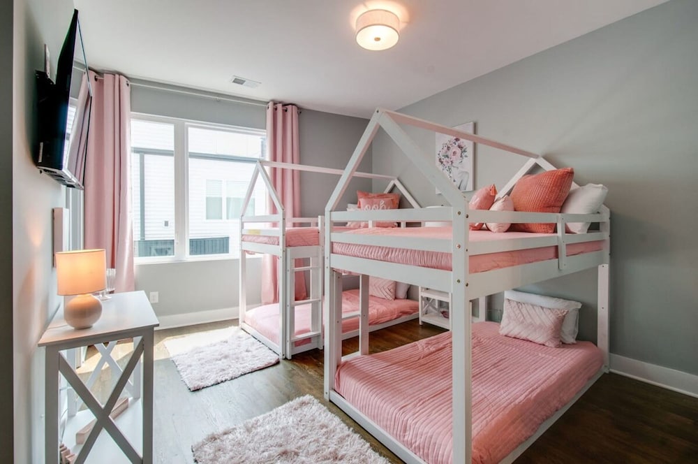 Going Fast Dollys Dream 12 Beds