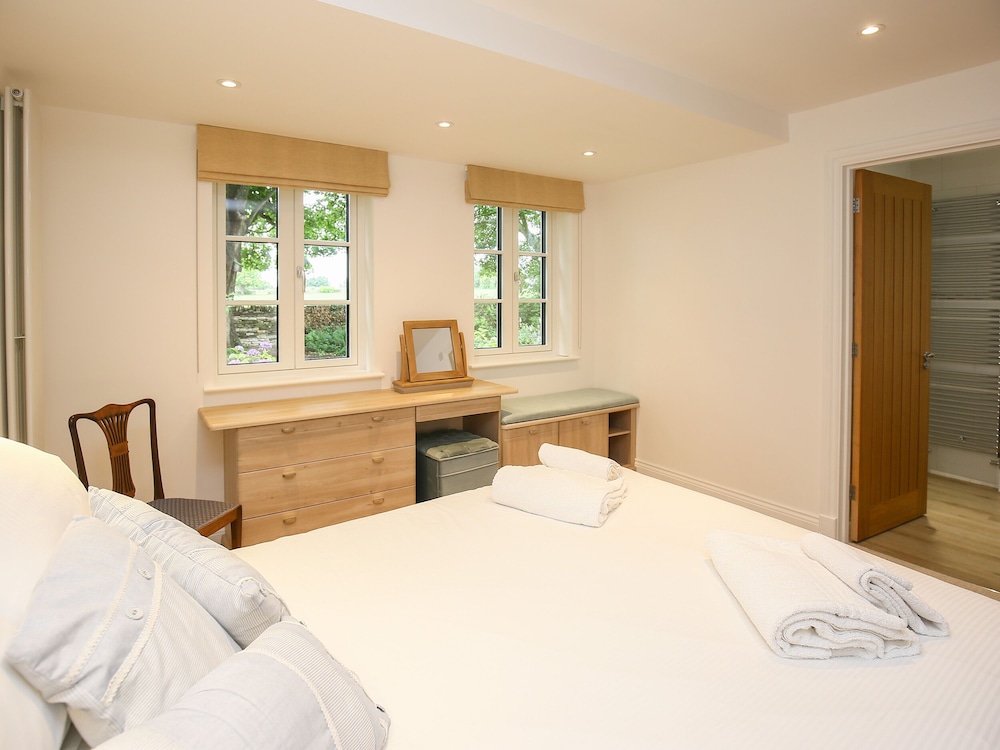 5 Burford Mews view 5