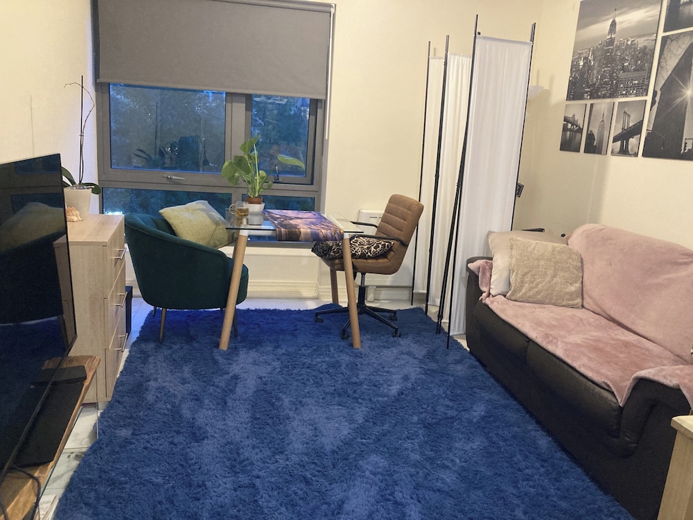 Bright London Retreat Near North Acton Tube