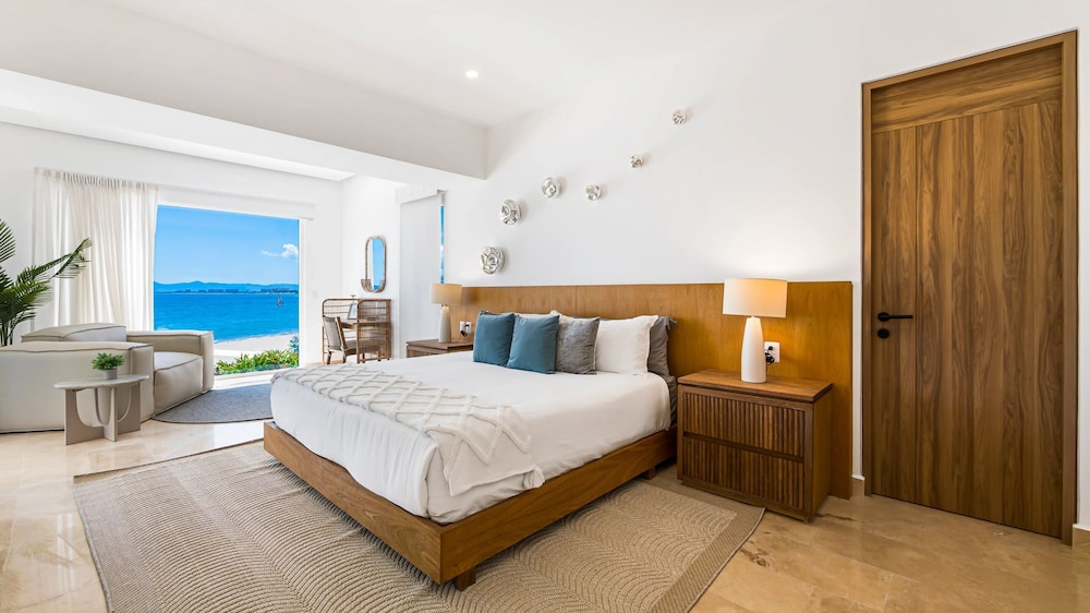 Beachfront Private Pool Theatre Room Views