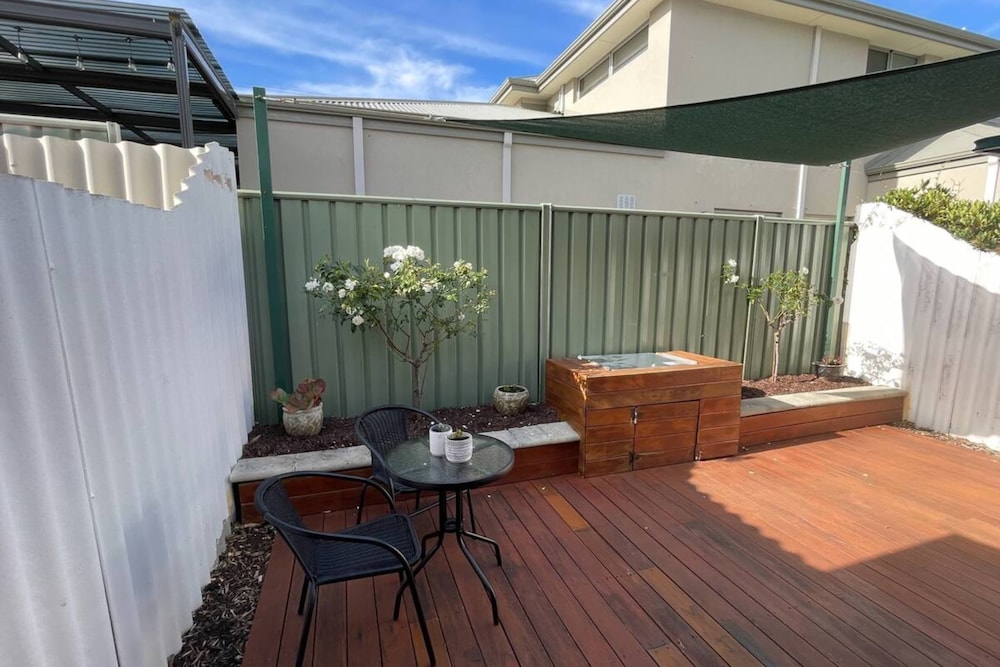 Lovely 1BR in Beachy Scarborough