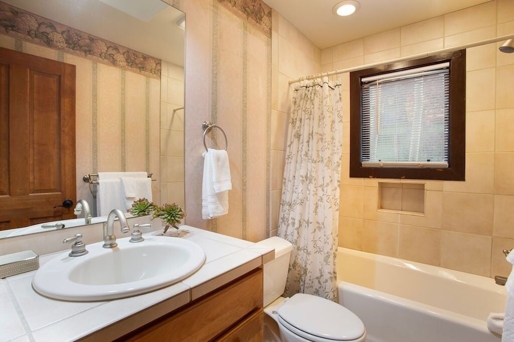Streamside Lane 4 Bedroom Home