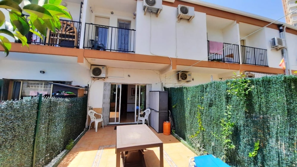 Two Bedroom Townhouse Bungalow In A Secure Complex In Benidorm Free Wifi view 3