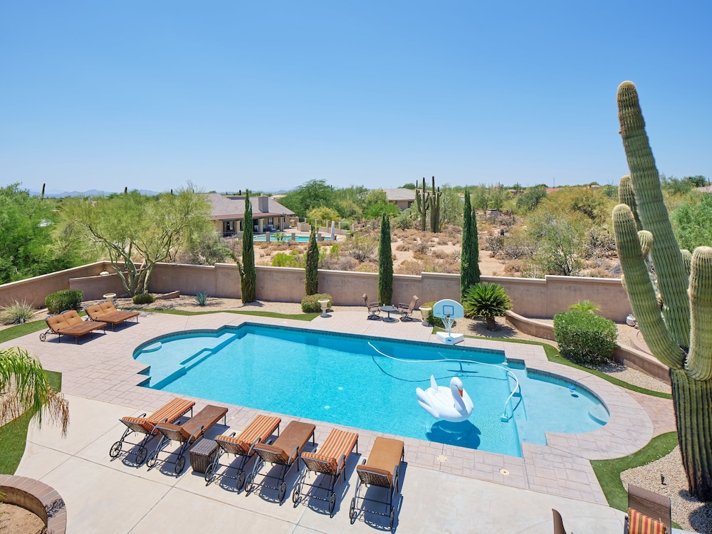 Valley View Villa - Private Pool - Hidden Bedroom