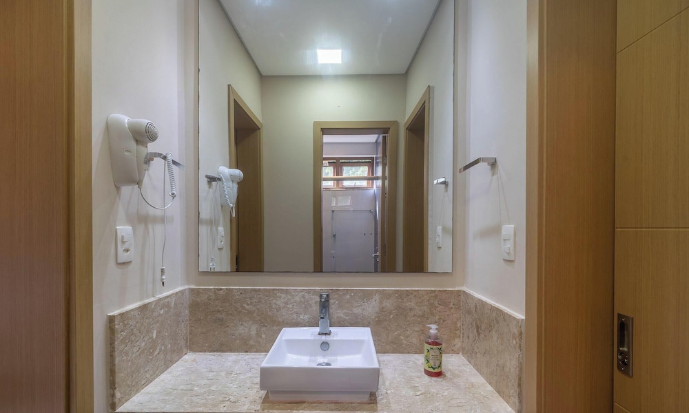 Fully Equipped Apartments in an Oceanfront Condo With Leisure Area and Pool Vvas