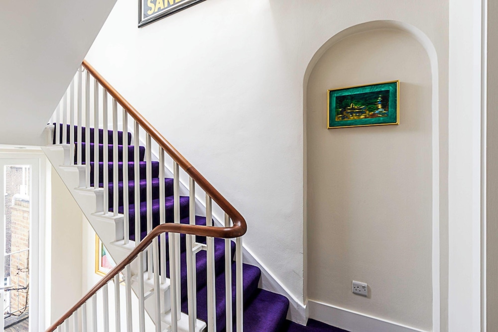 London Luxe Retreat: 5-bed Gem