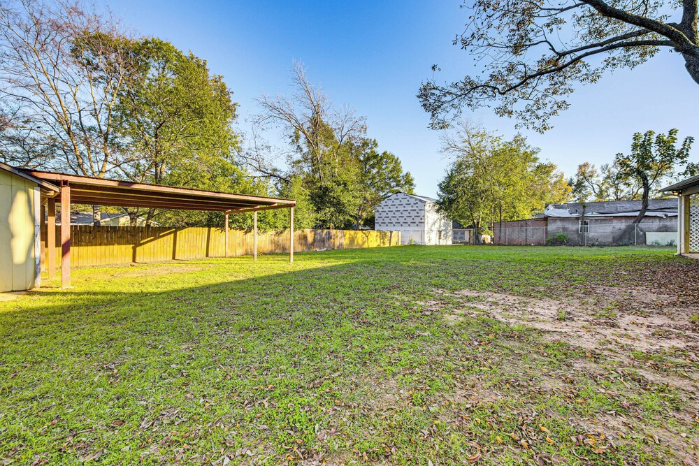 3 Mi to Downtown Tyler: Home w/ Fenced Yard!