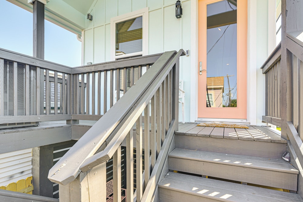 1 Mi to Galveston Beach, Seawall: New Tiny Home!