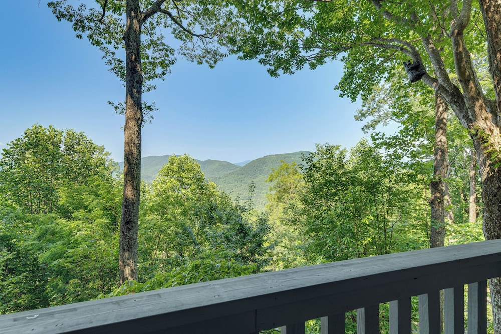 Decks + Lake Access: Scenic North Carolina Retreat