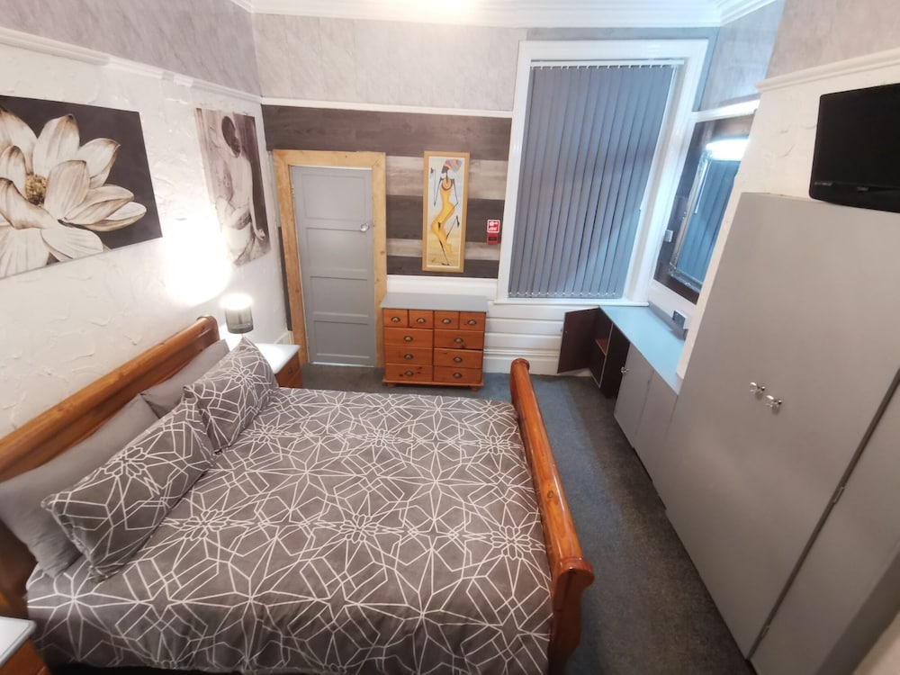 Immaculate 1-bed Apartment in Blackpool - Sleeps 5 view 2