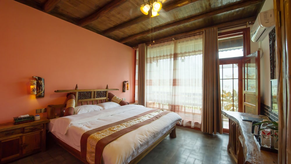 Yangshuo Scenic Mountain Retreat