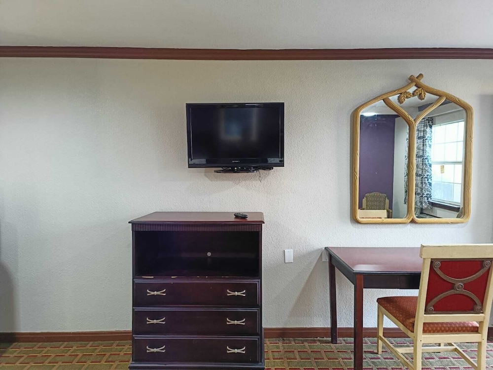 American Inn & Suites By Capital O Victoria US-59