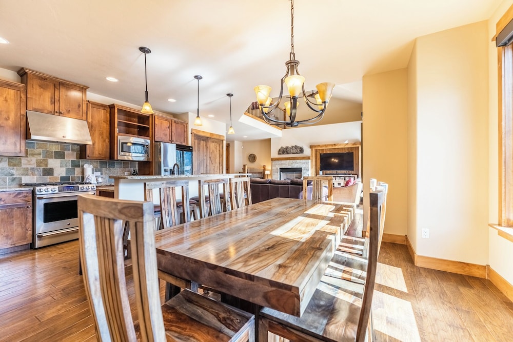 223 Caravelle Drive