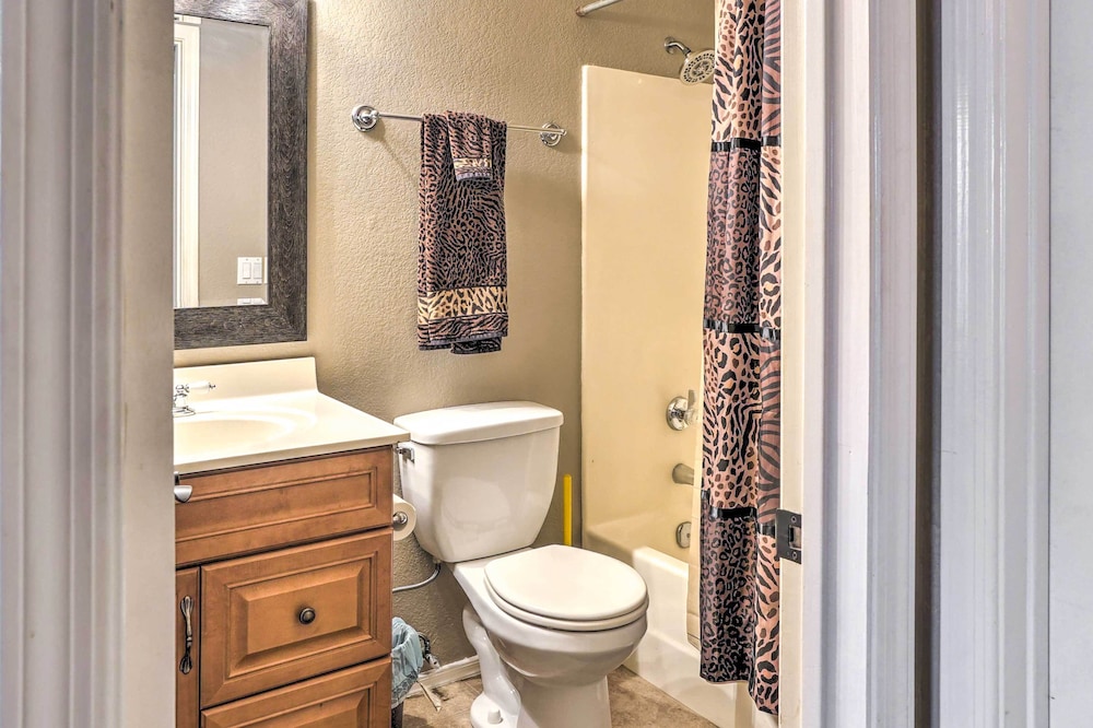 Peoria Oasis w/ Resort Amenities, 2 Mi to Downtown