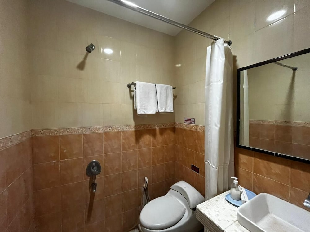 OYO 94442 Jebres Inn