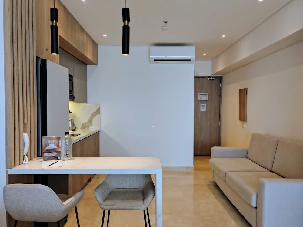 w Luxurious Loft w Balcony in Crespo