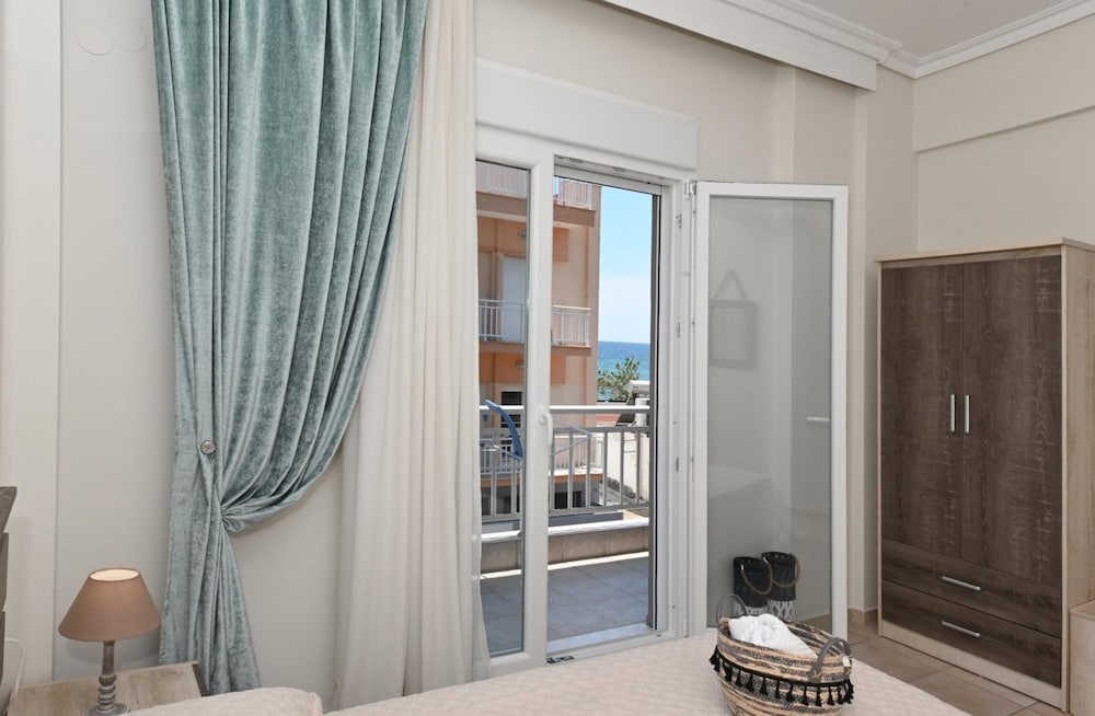Marianthi Apartment by Travelpro Services photo 5