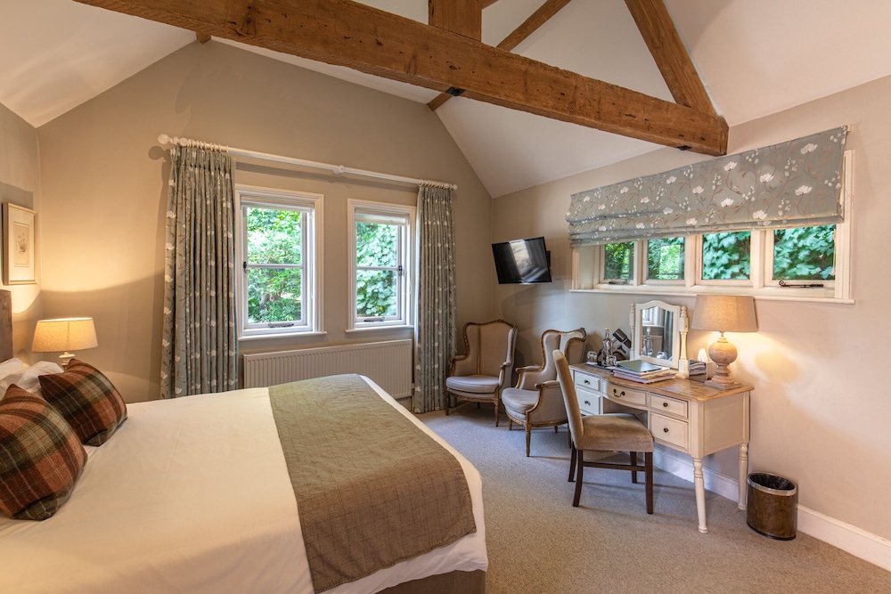 Aylesbury Vacations - The Five Arrows Hotel - Property Image 7
