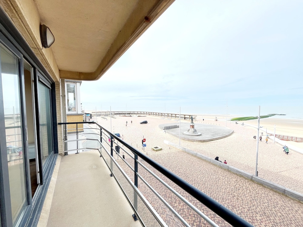 Apartment in Wenduine With Stunning Sea Views