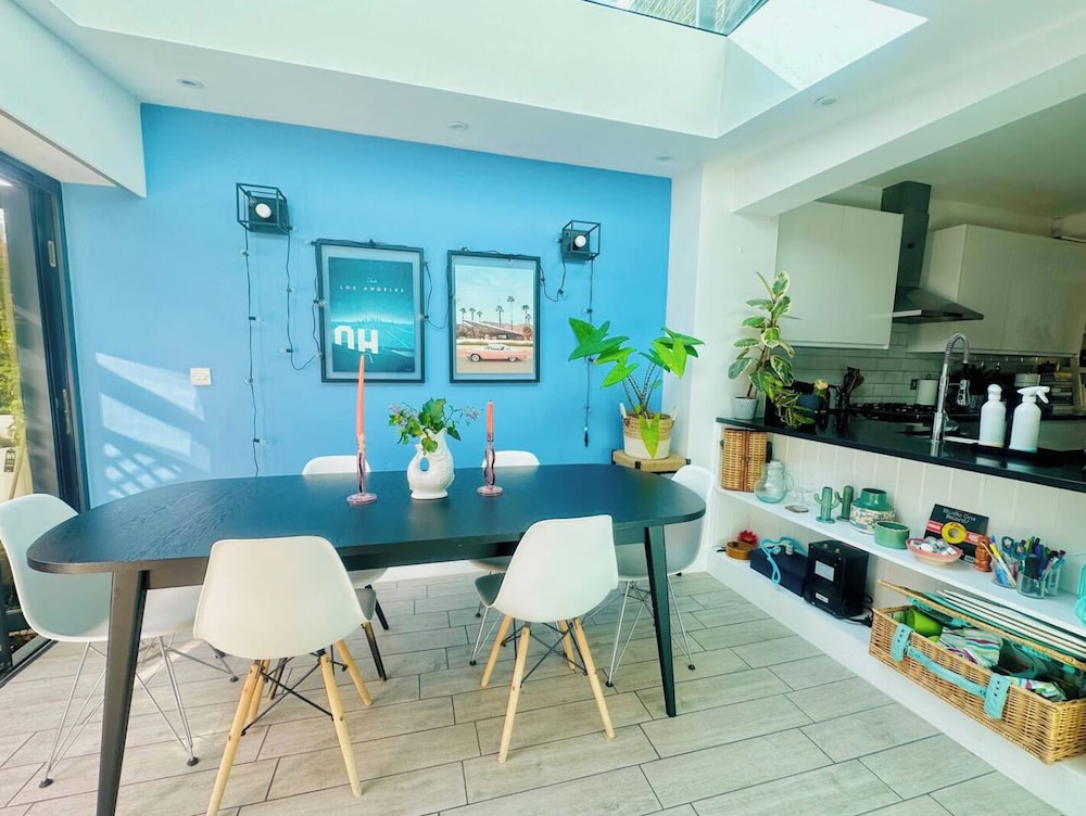 Townhouse by Notting Hill - Sleeps5/petsok/tv/wifi