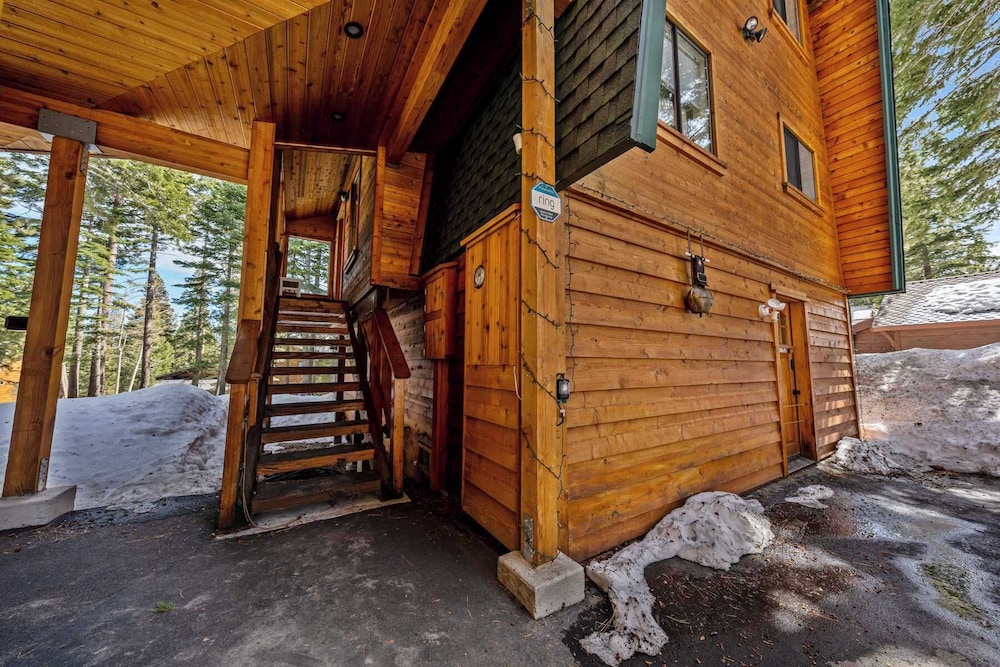 Tahoe City Retreat For 8!