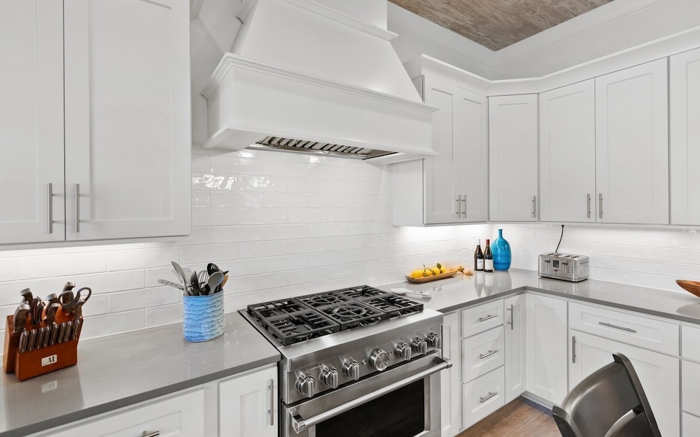 5BR Home w/ Private Heated Pool, Golf Cart, 4 Bikes, Near 30a!