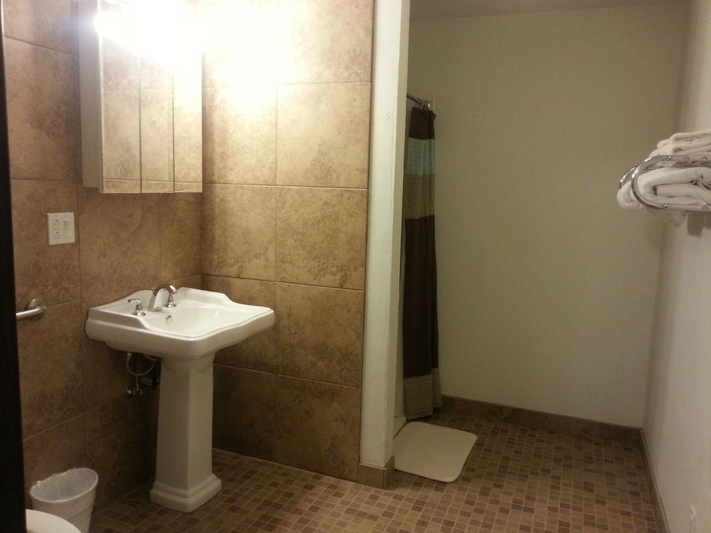 The Oasis Extended Stay - Property Image 4