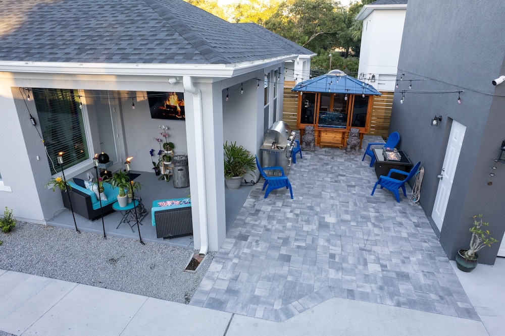 Brand New Modern Pet Friendly Zen Home W/ Private Home Theater & Hot Tub! 2 Bedroom Home by RedAwning